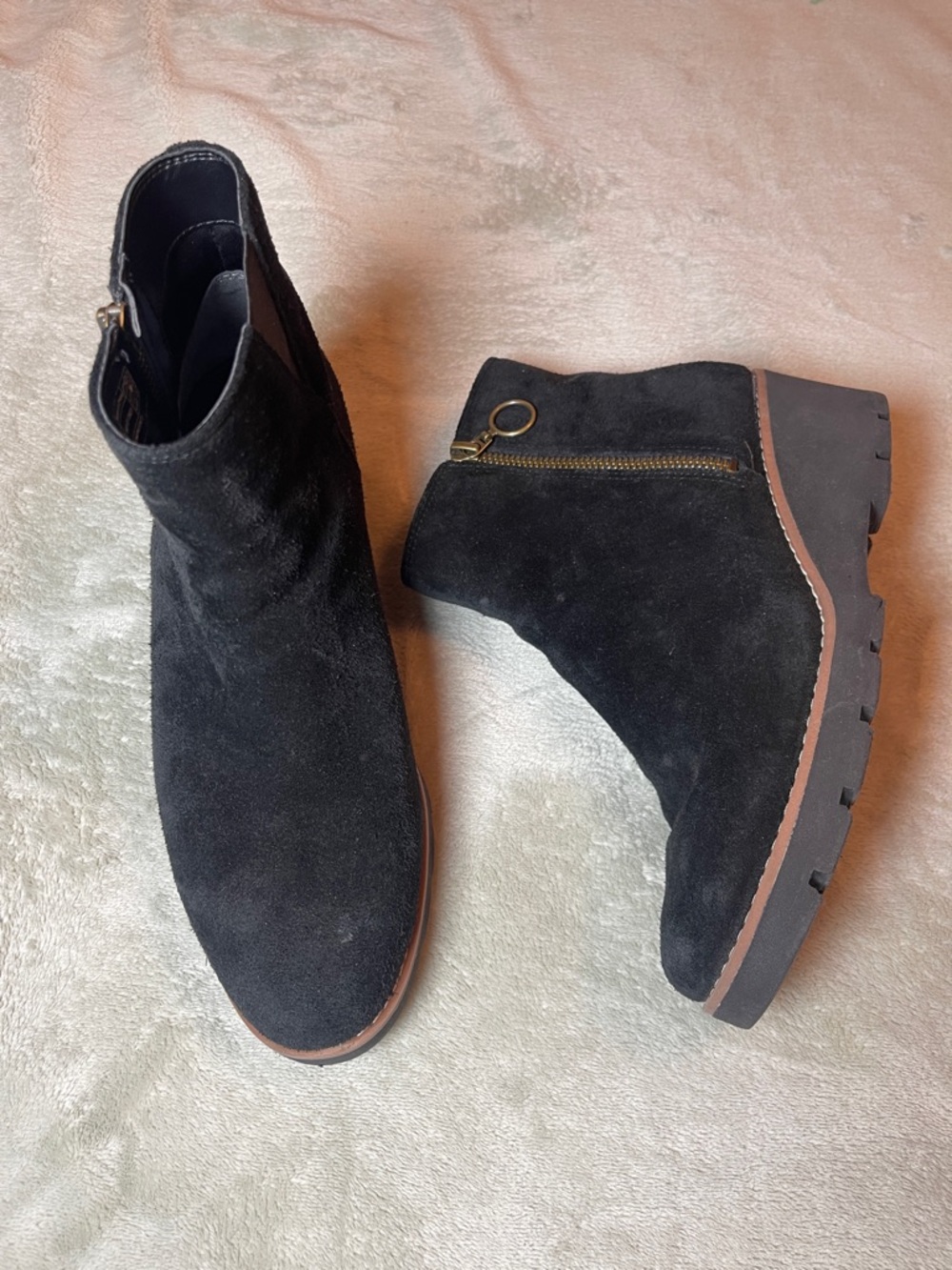 Vionic Black Suede Wedge Ankle Boot with Gold Zip Size: 8 - Picture 2 of 11